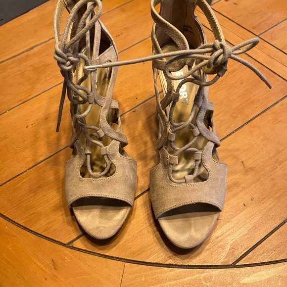 Nude platform sandals size 8 1/2 - Picture 3 of 6